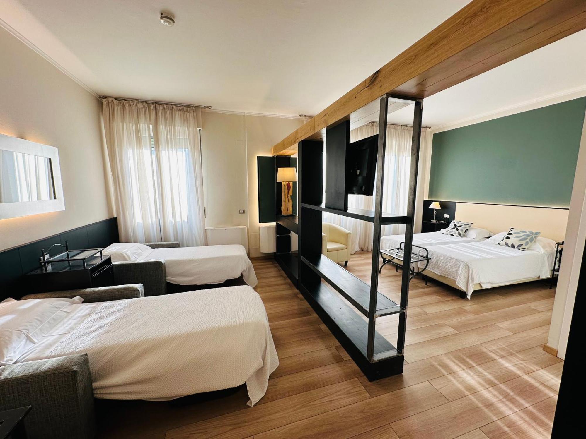 Hotel Italia 3*