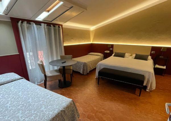 Italia Hotel 3*